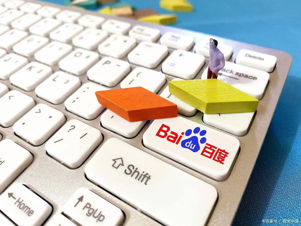 严屹宽还在穿年前的衣服